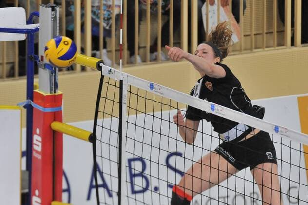 17.02.2016, xtkx, Volleyball 1.Bundesliga Damen, VC Wiesbaden - Nawaro Straubing emspor v.l. Alyssa Dibbern (Straubing),