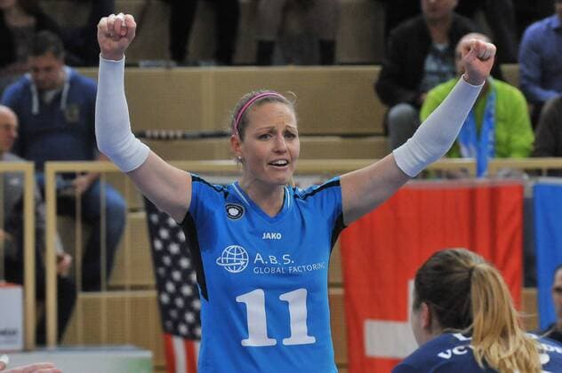 17.02.2016, xtkx, Volleyball 1.Bundesliga Damen, VC Wiesbaden - Nawaro Straubing emspor v.l. Liz Hintemann (VC Wiesbaden),