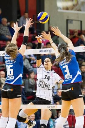 Stuttgart Angriff Jordanne Scott ( 14 VolleyStars Thueringen) - Block Michaela Mlejnkova (16 Stuttgart) und Micheli Tomazela Pissinato (3 Stuttgart); 1. Volleyball Bundesliga Damen, SCHARRena, Stuttgart Deutschland , 20160217; Allianz MTV Stuttgart vs VolleyStars Thueringen; Copyright: Wuechner Eibner-Pressefoto EP_NWR