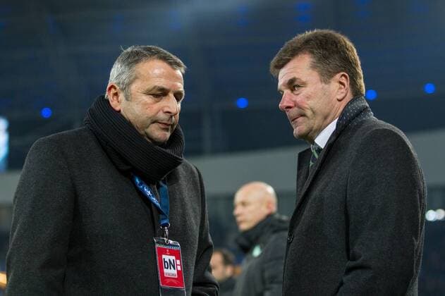 Gent Trainer Dieter Hecking (VfL Wolfsburg) und Manager Geschaeftsfuehrer Klaus Allofs (VfL Wolfsburg) beim Champions-League Achtelfinal Hinspiel zwischen KAA Gent und dem VfL Wolfsburg am 17.02.2016, Copyright: Schueler Eibner-Pressefoto EP_JSE