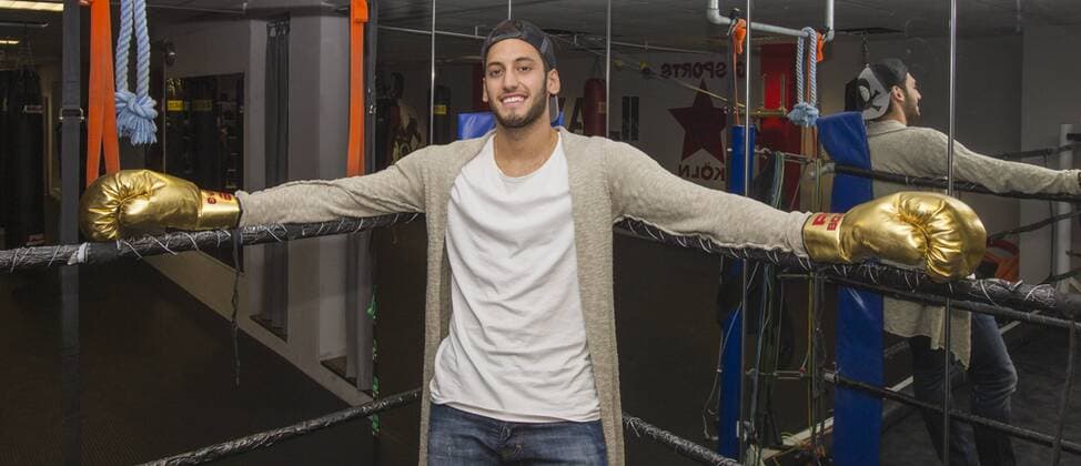 Fußball, Fotoshooting mit Hakan Calhanoglu in Kölner Boxcenter Bayer Leverkusen 1. Fussball Bundesliga Saison 2015 2016 Koeln Deutschland Datum: 15.02.2016 Hakan Calhanoglu (Bayer Leverkusen)