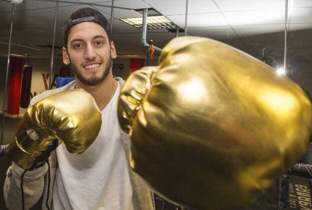 Fußball, Fotoshooting mit Hakan Calhanoglu in Kölner Boxcenter Bayer Leverkusen 1. Fussball Bundesliga Saison 2015 2016 Koeln Deutschland Datum: 15.02.2016 Hakan Calhanoglu (Bayer Leverkusen)