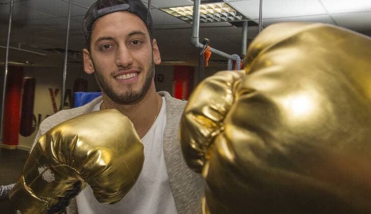 Fußball, Fotoshooting mit Hakan Calhanoglu in Kölner Boxcenter Bayer Leverkusen 1. Fussball Bundesliga Saison 2015 2016 Koeln Deutschland Datum: 15.02.2016 Hakan Calhanoglu (Bayer Leverkusen)