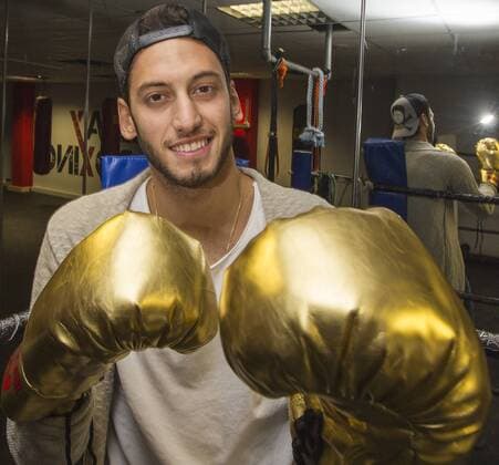 Fußball, Fotoshooting mit Hakan Calhanoglu in Kölner Boxcenter Bayer Leverkusen 1. Fussball Bundesliga Saison 2015 2016 Koeln Deutschland Datum: 15.02.2016 Hakan Calhanoglu (Bayer Leverkusen)