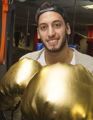 Fußball, Fotoshooting mit Hakan Calhanoglu in Kölner Boxcenter Bayer Leverkusen 1. Fussball Bundesliga Saison 2015 2016 Koeln Deutschland Datum: 15.02.2016 Hakan Calhanoglu (Bayer Leverkusen)