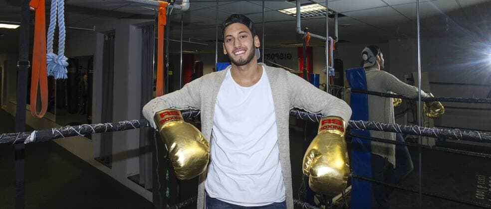 Fußball, Fotoshooting mit Hakan Calhanoglu in Kölner Boxcenter Bayer Leverkusen 1. Fussball Bundesliga Saison 2015 2016 Koeln Deutschland Datum: 15.02.2016 Hakan Calhanoglu (Bayer Leverkusen)