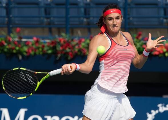Caroline Garcia (FRA) Tennis - Dubai Tennis Championships 2016 - WTA Tennis Damen - Dubai Duty Free Tennis Stadium - Dubai - - United Arab Emirates - 18 February 2016.