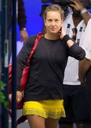 Barbora Strycova (CZE) kommt auf den Platz, Tennis - Dubai Tennis Championships 2016 - WTA Tennis Damen - Dubai Duty Free Tennis Stadium - Dubai - - United Arab Emirates - 18 February 2016.