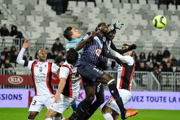 Cheick Diabate (gir) vs Yoan Cardinale (ogc) - Fussball Frankreich, Ligue 1, Girondins Bordeaux vs. OGC Nice - 19 02 2016 ThierryBreton Panoramic 