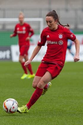 Lisa Evans (FC Bayern München, 18) am Ball, Einzelbild, Fussball, Allianz Frauen-Bundesliga, VfL Wolfsburg - FC Bayern München, xobx