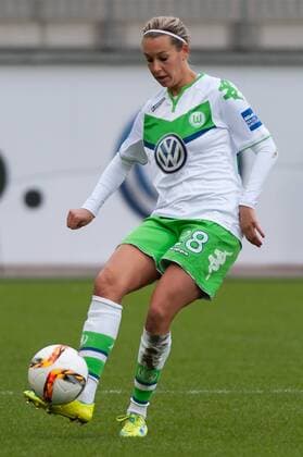 Lena Goeßling (Gößling, Goessling, Gössling, VfL Wolfsburg, 28) Freisteller, Einzelbild, Aktion, Fussball, Allianz Frauen-Bundesliga, VfL Wolfsburg - FC Bayern München, xobx
