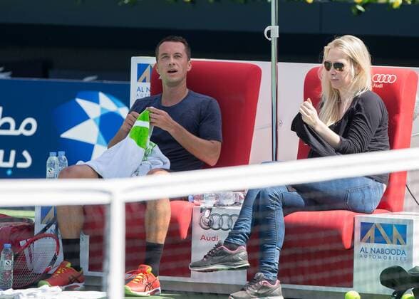 Philipp Kohlschreiber (GER) und Freundin Lena Alberti sitzen auf der Bank waehrend der Trainingspause, Tennis - Dubai Duty Free Tennis Championships - ATP Tennis Herren - - Dubai - - United Arab Emirates - 20 February 2016. Â
