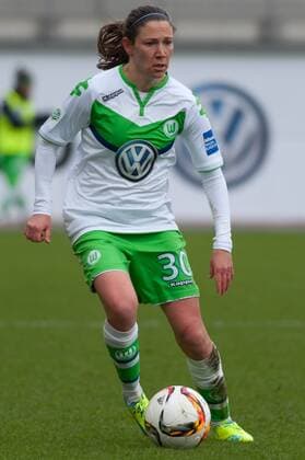 Elise Bussaglia (VfL Wolfsburg, 30) Freisteller, Einzelbild, Aktion, Fussball, Allianz Frauen-Bundesliga, VfL Wolfsburg - FC Bayern München, xobx
