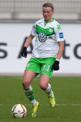 Alexandra Popp (VfL Wolfsburg, 11) Freisteller, Einzelbild, Aktion, Fussball, Allianz Frauen-Bundesliga, VfL Wolfsburg - FC Bayern München, xobx