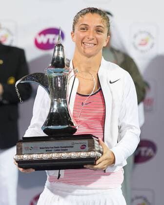 Siegerin Sara Errani (ITA) mit dem Pokal, Endspiel,Siegerehrung, Tennis - Dubai Tennis Championships 2016 - WTA Tennis Damen - Dubai Duty Free Tennis Stadium - Dubai - - United Arab Emirates - 20 February 2016.