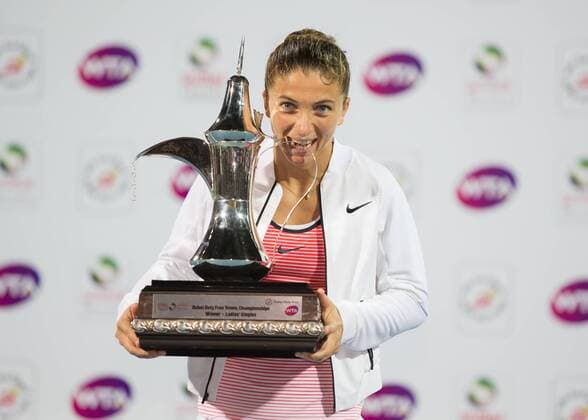 Siegerin Sara Errani (ITA) mit dem Pokal, Endspiel,Siegerehrung, Tennis - Dubai Tennis Championships 2016 - WTA Tennis Damen - Dubai Duty Free Tennis Stadium - Dubai - - United Arab Emirates - 20 February 2016.