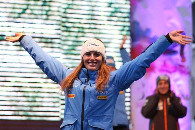 Bilder des Tages - Sport ALPINE SKIING - FIS WC La Thuile LA THUILE,ITALY,20.FEB.16 - ALPINE SKIING - FIS World Cup, downhill, ladies, award ceremony. Image shows the rejoicing of Nadia Fanchini (ITA). GEPAxpictures xDanielxGoetzhaber