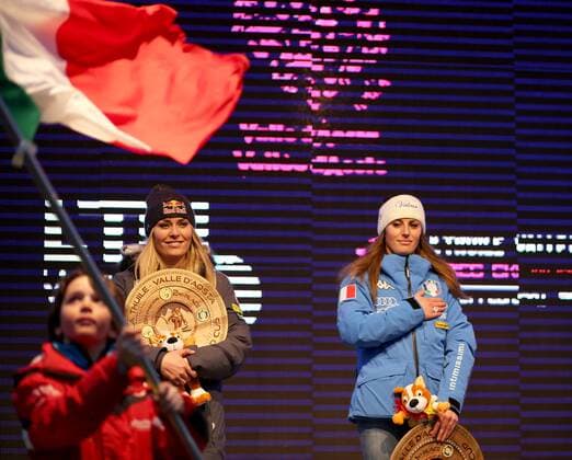 ALPINE SKIING - FIS WC La Thuile LA THUILE,ITALY,20.FEB.16 - ALPINE SKIING - FIS World Cup, downhill, ladies, award ceremony. Image shows the rejoicing of Lindsey Vonn (USA) and Nadia Fanchini (ITA). GEPAxpictures xDanielxGoetzhaber