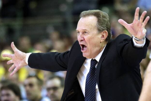 Herbalife Gran Canaria s coach, Aito Garcia Reneses, reacts during the King s Cup semi final match held against Dominion Bilbao Basket at the Coliseum in A Coruna, Spain, on 20 February 2016. EFE Lavandeira Jr HERBALIFE GRAN CANARIA - DOMINION BILBAO BASKET !ACHTUNG: NUR REDAKTIONELLE NUTZUNG!  20160220-635915988798598439