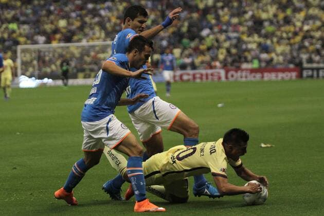 Fussball Mexiko - Feb. 20, 2016 - Mexico - D20021616.JPG.CIUDAD DE MEXICO SportsDeportes-Soccer.- Club America vs Cruz Azul Foto: Agencia EL UNIVERSALCarlos MejiaJMA. Latin News - Feb. 20, 2016  - ZUMAu78_
