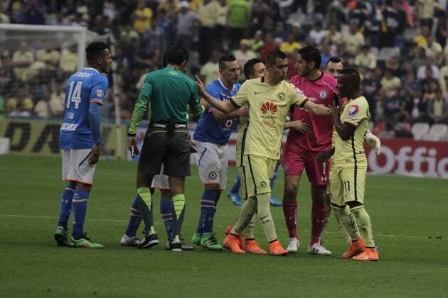 Fussball Mexiko - Feb. 20, 2016 - Mexico - D20021618.JPG.CIUDAD DE MEXICO SportsDeportes-Soccer.- Club America vs Cruz Azul Foto: Agencia EL UNIVERSALCarlos MejiaJMA. Latin News - Feb. 20, 2016  - ZUMAu78_