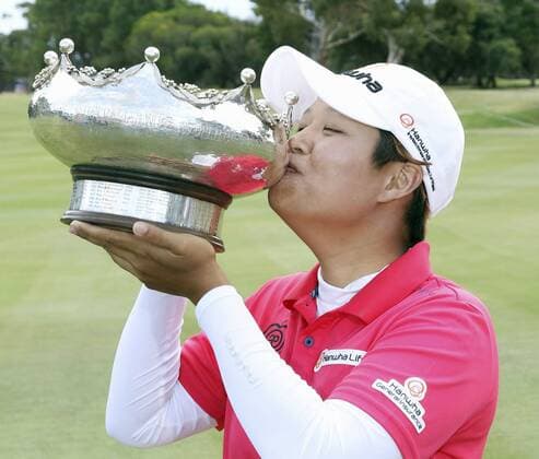 Japan s Nomura holds off Ko to win 1st title on U.S. tour Japan s Harukyo Nomura kisses the winner s trophy after her victory in the ISPS Handa Women s Australian Open at the Grange Golf Club in Adelaide, Australia, on Feb. 21, 2016. Nomura captured her first title on the U.S. LPGA Golf Damen tour, beating World No. 1 Lydia Ko of New Zealand in an enthralling final-round battle. 