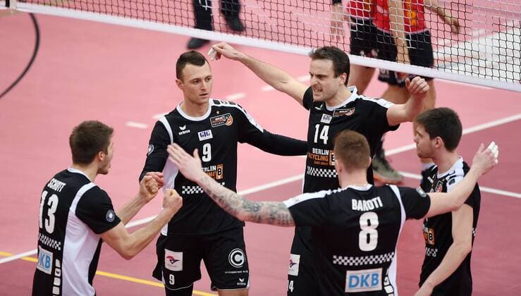 Volleyball 1. Bundesliga Saison 2015 2016 TV Rottenburg - Berlin Recycling Volleys JUBEL Berlin Recycling Volleys; Ruben Schott, Paul Lotman, Tomas Kmet, Arpad Baroti und Tsimafei Zhukouski (v.li.) 