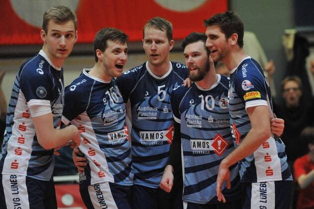 GER,VBL, SVG Lueneburg vs VfB Friedrichshafen 20.02.2016, Gellersenhalle, Lueneburg, GER, VBL, SVG Lueneburg vs VfB Friedrichshafen im Bild die Lueneburger Mannschaft jubelt nordphotoxWitke