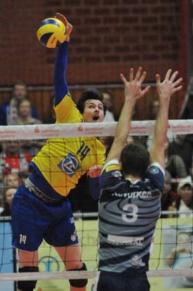 GER,VBL, SVG Lueneburg vs VfB Friedrichshafen 20.02.2016, Gellersenhalle, Lueneburg, GER, VBL, SVG Lueneburg vs VfB Friedrichshafen im Bild Scott MIchael Kevorken (Lueneburg 03) versucht gegen Baptiste Geiler (Friedrichshafen 14) zu blocken nordphotoxWitke