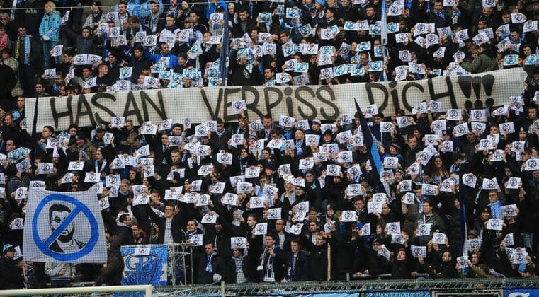 21.02.2016, 2.BL, TSV 1860 vs VfL Bochum, Allianz Arena München, Fussball, im Bild: TSV 1860 Fans mit Plakat gegen Ismaik