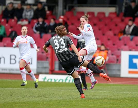 Koeln vl. Carolin Schiewe (Freiburg, 33), Maike Seuren (Koeln, 19) , 1. FC Koeln - SC Freiburg, Fussball, Frauen, Damen, Allianz Frauen-Bundesliga, Spieltag 14, 21.02.2016 Copyright: Horn xEibner-Pressefoto EP_bhorn
