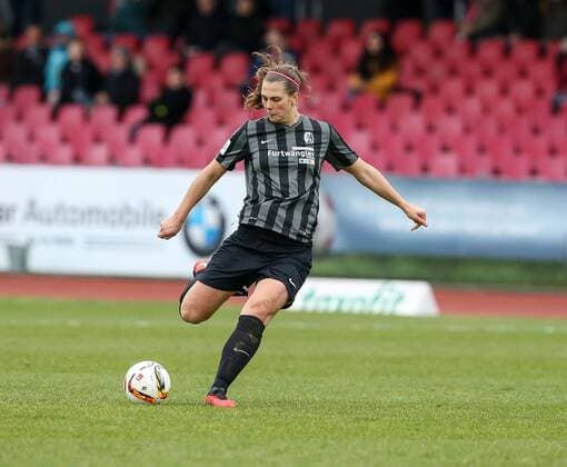 Koeln vl. Carolin Schiewe (Freiburg, 33) , 1. FC Koeln - SC Freiburg, Fussball, Frauen, Damen, Allianz Frauen-Bundesliga, Spieltag 14, 21.02.2016 Copyright: Horn xEibner-Pressefoto EP_bhorn