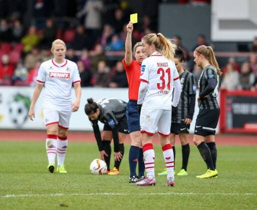 Koeln vl. Gelbe Karte fuer Rachel Rinast (Koeln, 31) , 1. FC Koeln - SC Freiburg, Fussball, Frauen, Damen, Allianz Frauen-Bundesliga, Spieltag 14, 21.02.2016 Copyright: Horn xEibner-Pressefoto EP_bhorn