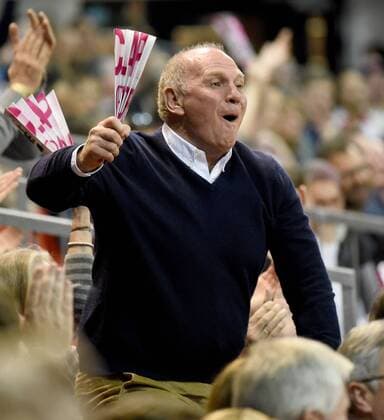 Themen der Woche - SPORT Bilder des Tages - Sport 21.02.2016, xfux, Basketball Beko Top 4, Finale, FC Bayern Muenchen - Alba Berlin, emspor, v.l. Ulrich Uli Hoeness Hoeneß (FC Bayern Muenchen) jubelnd bejubelt jubelt jubeln gibt Anweisungen, gestikuliert, mit den Armen gestikulieren gives instructions, gesticulate.