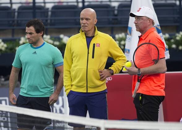 Novak Djokovic Team, Boris Becker, Fitnesstrainer Gebhard Gritsch und Physio Stefan Duell,Training Tennis - Dubai Duty Free Tennis Championships - ATP Tennis Herren - - Dubai - - United Arab Emirates - 21 February 2016. Â