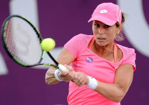 (160222) -- DOHA, Feb. 22, 2016 -- Varvara Lepchenko of the United States hits a return to Zheng Saisai of China hits a return to Fatma al-Nabhani of Oman during the women s singles first round match at WTA Tennis Damen Qatar Open 2016 in Doha, Qatar, Feb. 21, 2016. Lepchenko lost the match 0-2. ) (SP)QATAR-DOHA-TENNIS-QATAR OPEN 2016-WOMEN S SINGLES Nikku 