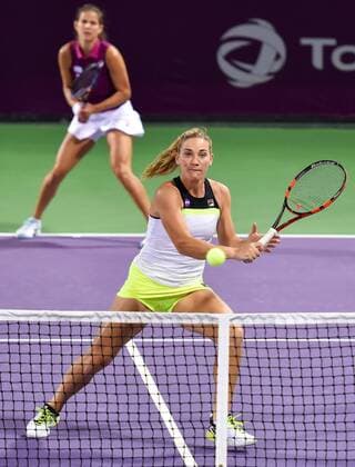 (160222) -- DOHA, Feb. 22, 2016 -- Timea Babos (Front) of Hungary and Julia Goerges of Germany compete during the women s doubles first round match against Wang Yafan and Liang Chen of China at WTA Tennis Damen Qatar Open 2016 in Doha, Qatar, Feb. 21, 2016. Timea Babos and Julia Goerges won 2-0. ) (SP)QATAR-DOHA-TENNIS-QATAR OPEN 2016-WOMEN S SINGLES Nikku 