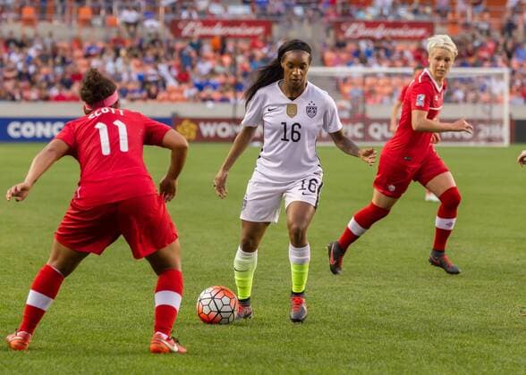 Fußball, Damen, Olympia Quali, USA gewinnt CONCACAF-Finale gegen Kanada 21 February 2016: Canada Midfielder Desiree Scott (11) challenges USA Forward Crystal Dunn (16) during the Women s Olympic qualifying soccer final match between Canada and USA at BBVA Compass Stadium in Houston, Texas. (Photograph by Leslie Plaza Johnson Icon Sportswire) SOCCER: FEB 21 Women s Olympic Qualifying - Final - Canada vs USA Icon16022129 EDITORIAL USE ONLY