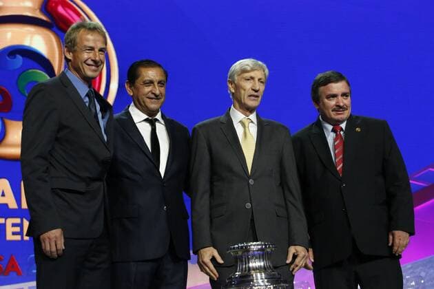 Bilder des Tages - SPORT Fußball, Copa America, Auslosung (L to R) Technical managers from US Jürgen Klinsmann, Paraguay Ramon Diaz, Colomnia Jose Nestor Pekerman and Costa Rica Oscar Ramirez pose at the Copa America Centenario 2016 official draw held at the Hammerstein Ballroom in New York, USA, on 21 February 2016. The Copa America Centenario, a once-in-a-lifetime soccer summer event, which honors 100 years of the Copa America tournament, will take place in the US from June 3-26, 2016. 2016 Copa America Centenario Official Draw !ACHTUNG: NUR REDAKTIONELLE NUTZUNG! 20160222-635917266920000814
