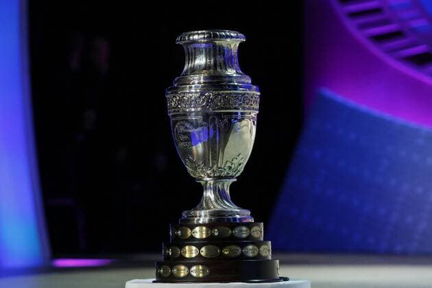Fußball, Copa America, Auslosung Detail of the trophy shown at the Copa America Centenario 2016 official draw held at the Hammerstein Ballroom in New York, USA, on 21 February 2016. The Copa America Centenario, a once-in-a-lifetime soccer summer event, which honors 100 years of the Copa America tournament, will take place in the US from June 3-26, 2016. 2016 Copa America Centenario Official Draw !ACHTUNG: NUR REDAKTIONELLE NUTZUNG!  20160222-635917268211680814