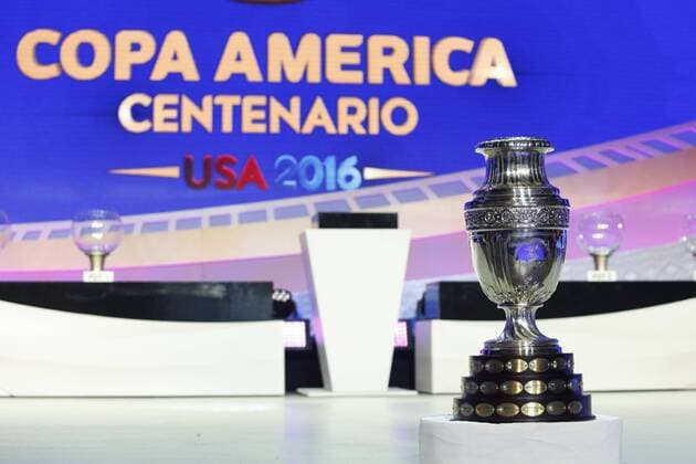 Fußball, Copa America, Auslosung Detail of the trophy shown at the Copa America Centenario 2016 official draw held at the Hammerstein Ballroom in New York, USA, on 21 February 2016. The Copa America Centenario, a once-in-a-lifetime soccer summer event, which honors 100 years of the Copa America tournament, will take place in the US from June 3-26, 2016. 2016 Copa America Centenario Official Draw !ACHTUNG: NUR REDAKTIONELLE NUTZUNG!  20160222-635917268236328814
