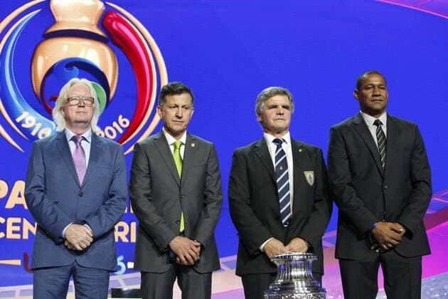 Fußball, Copa America, Auslosung (L to R) Technical managers from Jamaica Winfried Schafer, Mexico Juan Carlos Osorio, technical assistant of Uruguay Celso Otero and Venezuela Noel Sanvicente pose at the Copa America Centenario 2016 official draw held at the Hammerstein Ballroom in New York, USA, on 21 February 2016. The Copa America Centenario, a once-in-a-lifetime soccer summer event, which honors 100 years of the Copa America tournament, will take place in the US from June 3-26, 2016. 2016 Copa America Centenario Official Draw !ACHTUNG: NUR REDAKTIONELLE NUTZUNG! 20160222-635917270155440814