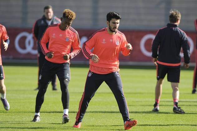 v.re:Serdar TASCI (Bayern Muenchen),David ALABA (Bayern Muenchen),Aktion. Training FC Bayern Muenchen vor dem Abflug zum Champions League Spiel gegen Juventus Turin. Fussball 1. Bundesliga,am 22.02.2016.