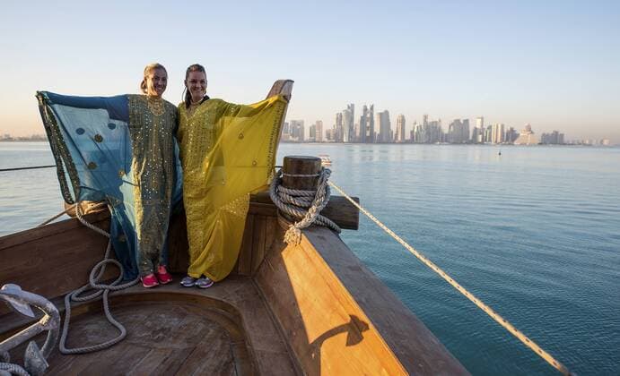 Doha Qatar, Tennis 2016 Qatar Total Open Vor der Doha Skyline : v.L.:Angelique Kerber ,Deutschland und Agnieszka Radwanska ,Polen