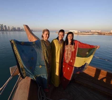 Doha Qatar, Tennis 2016 Qatar Total Open Vor der Doha Skyline : v.L.:Angelique Kerber ,Deutschland und Agnieszka Radwanska ,Polen und Simona Halep Rumänien