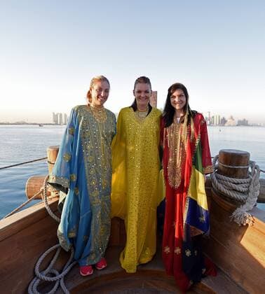 Doha Qatar, Tennis 2016 Qatar Total Open Vor der Doha Skyline : v.L.:Angelique Kerber ,Deutschland und Agnieszka Radwanska ,Polen und Simona Halep Rumänien