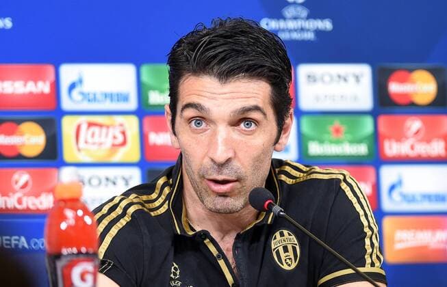 FUSSBALL CHAMPIONS LEAGUE SAISON 2015 2016 ACHTELFINAL HINSPIEL Juventus Turin - FC Bayern Muenchen 22.02.2016 Pressekonferenz Juventus Turin; Torwart Gianluigi Buffon 