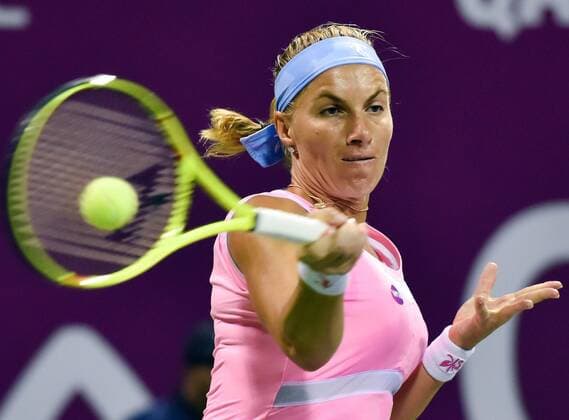 Svetlana Kuznetsova of Russia returns the ball during the women s singles match against Julia Goerges of Germany at WTA Tennis Damen Qatar Open 2016 at the International Khalifa Tennis Complex of Doha, Qatar, Feb. 22, 2016. Svetlana Kuznetsova won 2-0. ) (SP)QATAR-DOHA-TENNIS-QATAR OPEN 2016-WOMEN S SINGLES Nikku 