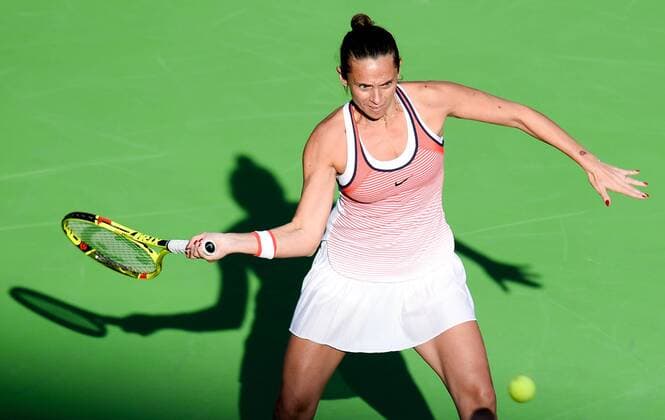 Roberta Vinci of Italy returns the ball during the women s singles match against Lesia Tsurenko of Ukraine at WTA Tennis Damen Qatar Open 2016 at the International Khalifa Tennis Complex of Doha, Qatar, Feb. 22, 2016. Roberta Vinci won 2-0. ) (SP)QATAR-DOHA-TENNIS-QATAR OPEN 2016-WOMEN S SINGLES Nikku 