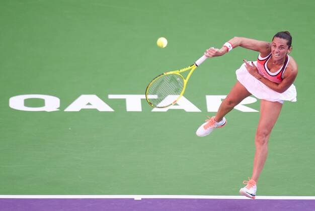 Roberta Vinci of Italy serves the ball during the women s singles match against Lesia Tsurenko of Ukraine at WTA Tennis Damen Qatar Open 2016 at the International Khalifa Tennis Complex of Doha, Qatar, Feb. 22, 2016. Roberta Vinci won 2-0. ) (SP)QATAR-DOHA-TENNIS-QATAR OPEN 2016-WOMEN S SINGLES Nikku 